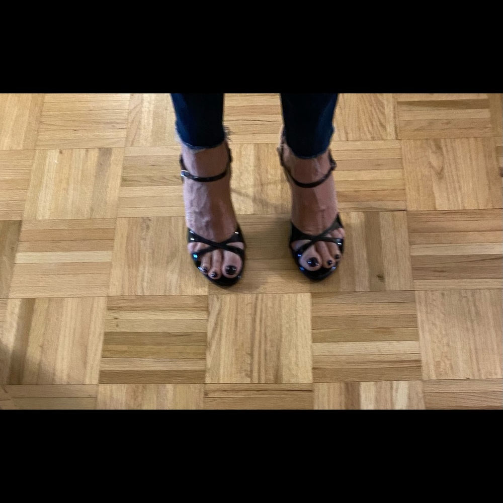 DOLCE &GABBANA PATENT CROSSOVER SANDALS - Picture 6 of 8